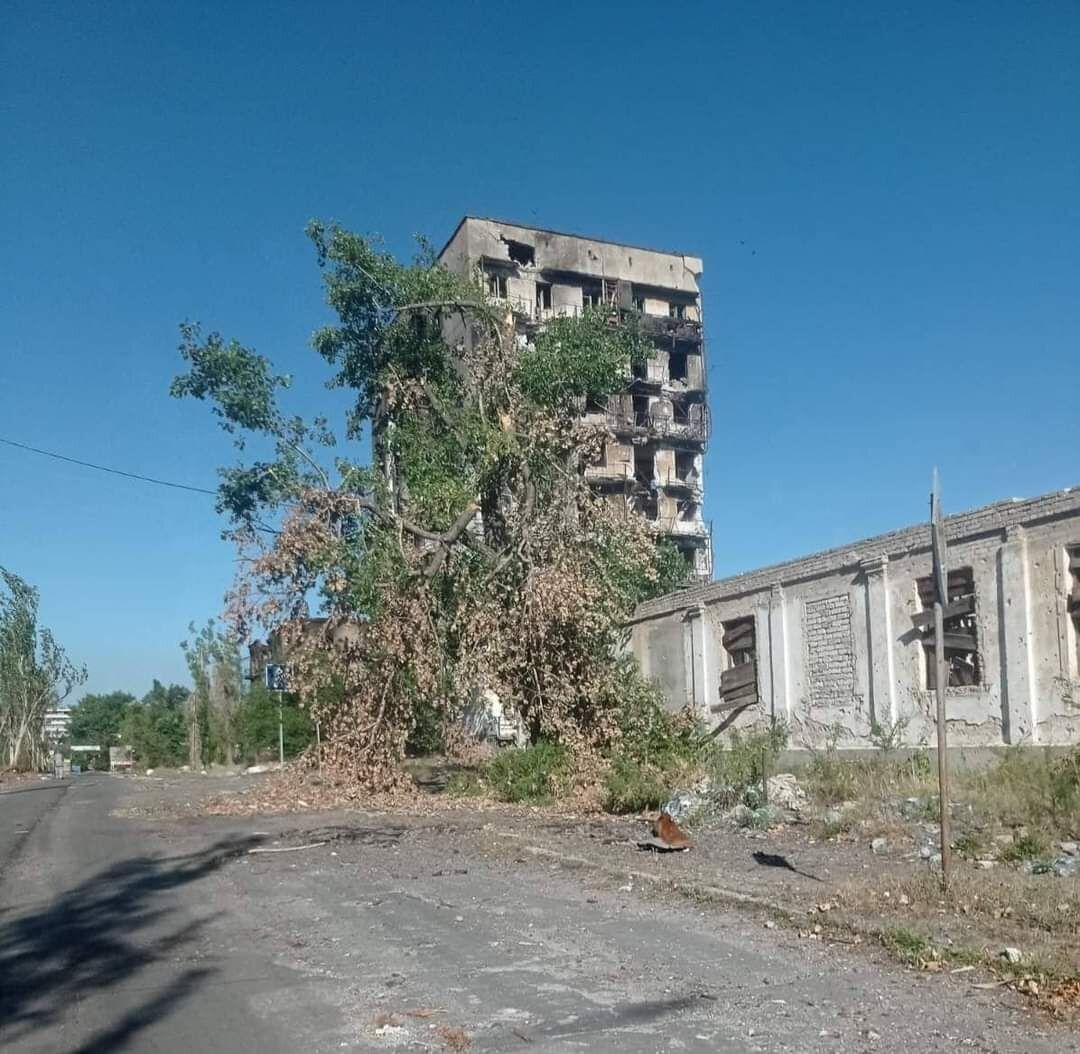 Оккупанты закрепляются в районе Лисичанска, город в огне, – Гайдай