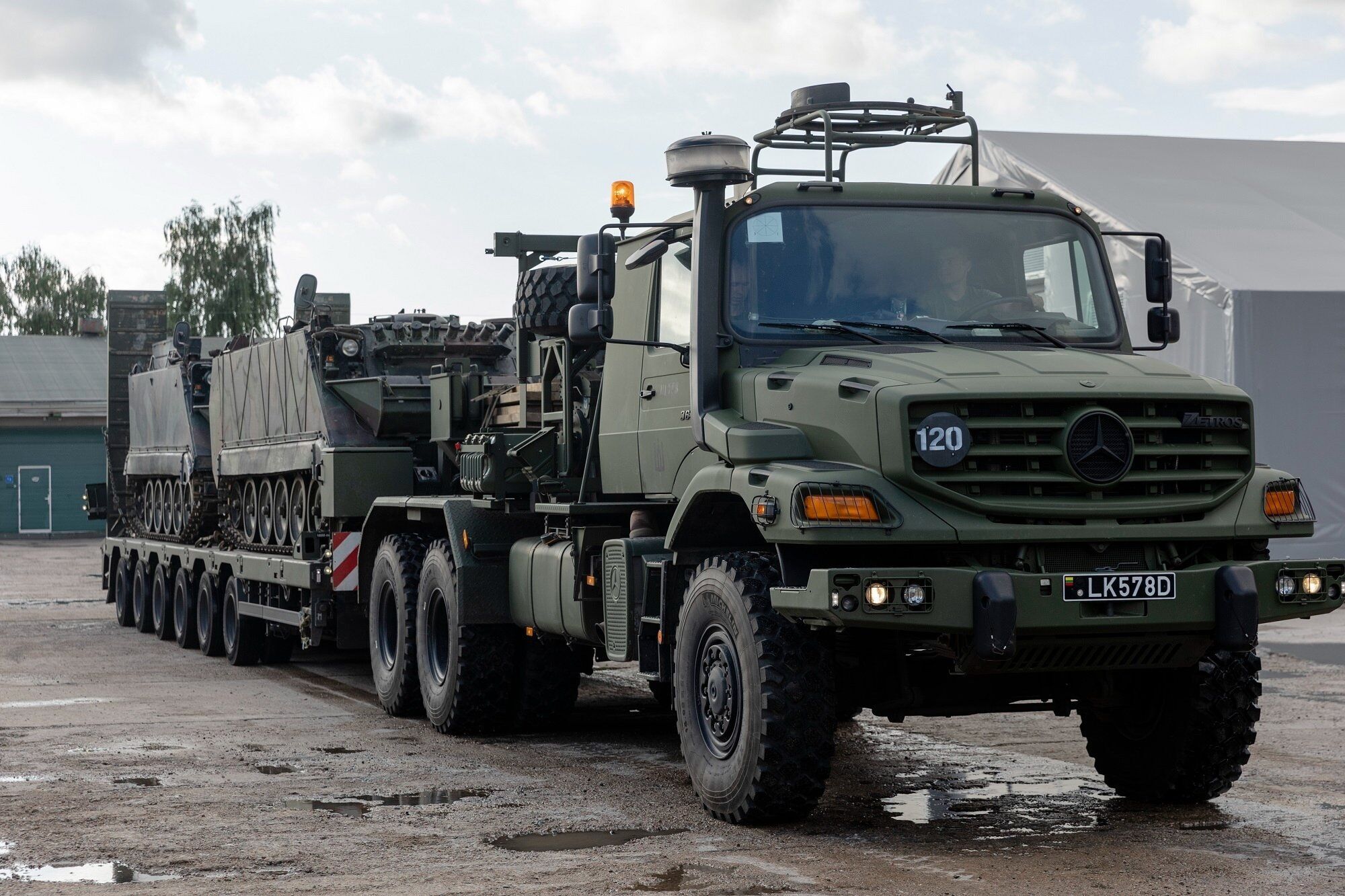 Перевозка БТР M113 литовских Вооруженных сил для Украины в июне 2022 года