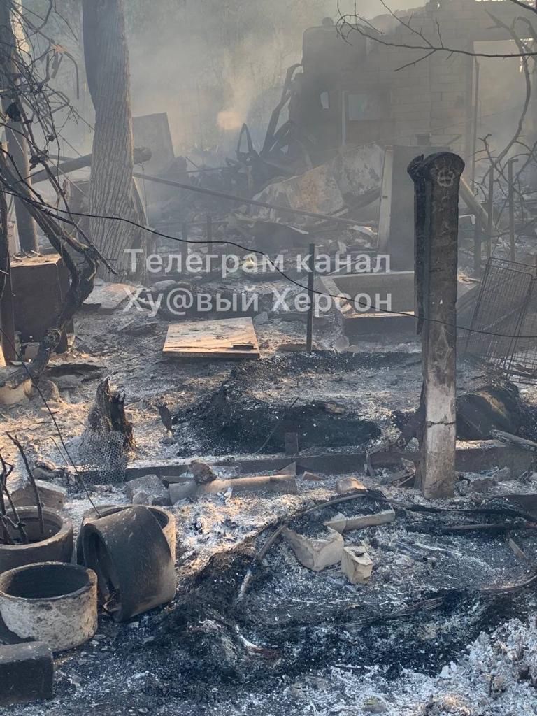 Геращенко перепостил фото из местного паблика с последствиями удара ВСУ по российскому эшелону с техникой и БК на Херсонщине