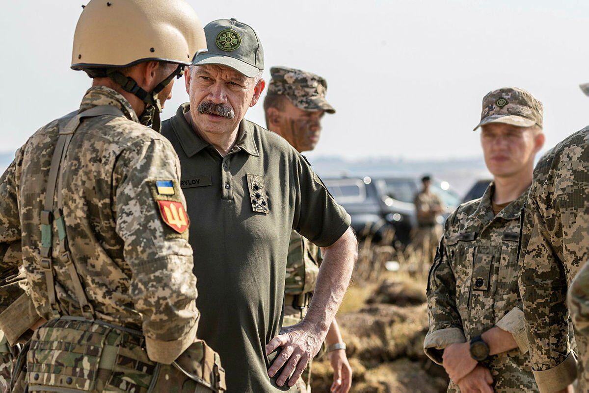 За ходом учений наблюдал заместитель министра обороны Украины Владимир Гаврилов