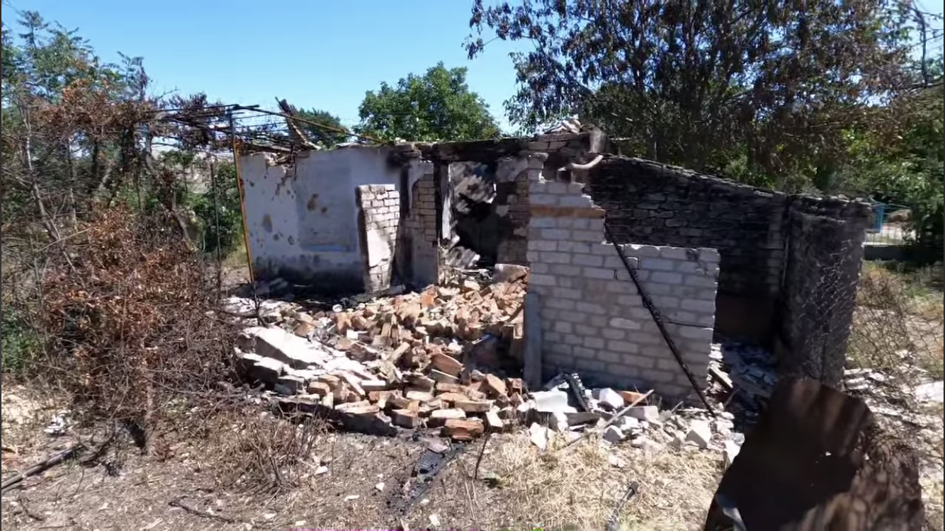Все випалено: Кондратюк показав село свого дитинства на Херсонщині, яке ''звільнили'' окупанти