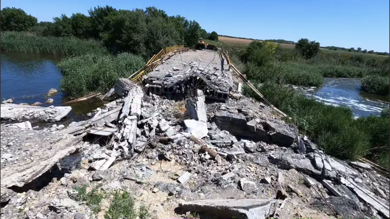 Все выжжено: Кондратюк показал село своего детства на Херсонщине, которое ''освободили'' оккупанты