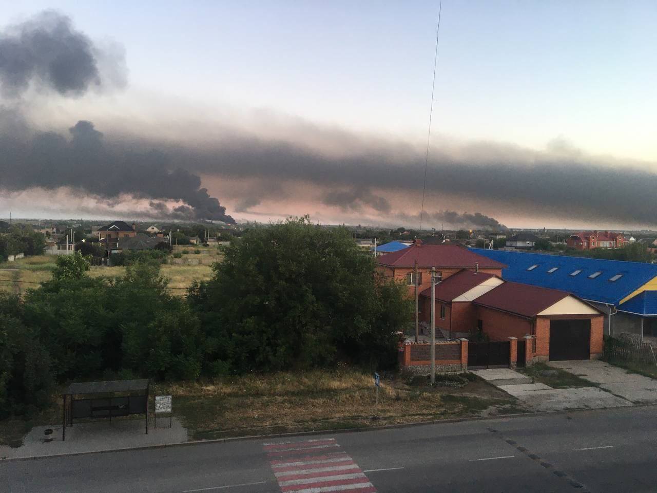 База окупантів у Мелітополі горить уже добу