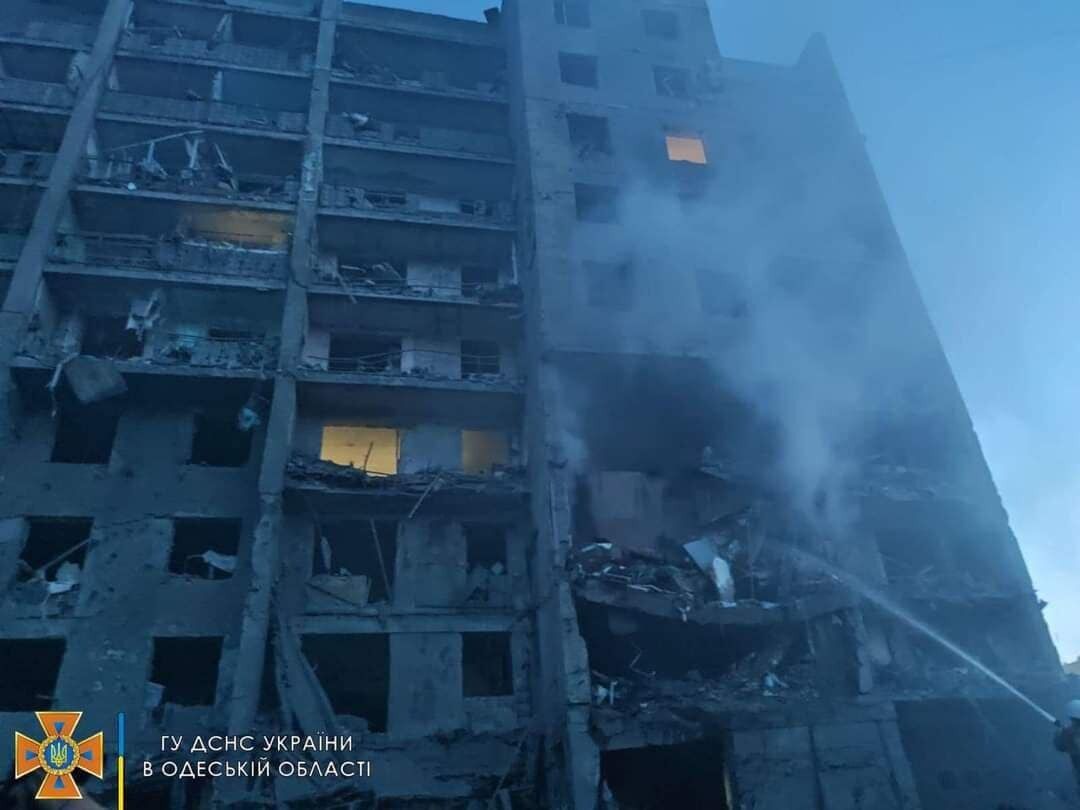 Російська ракета влучила в житловий будинок у селищі Сергіївка в ніч проти 1 липня