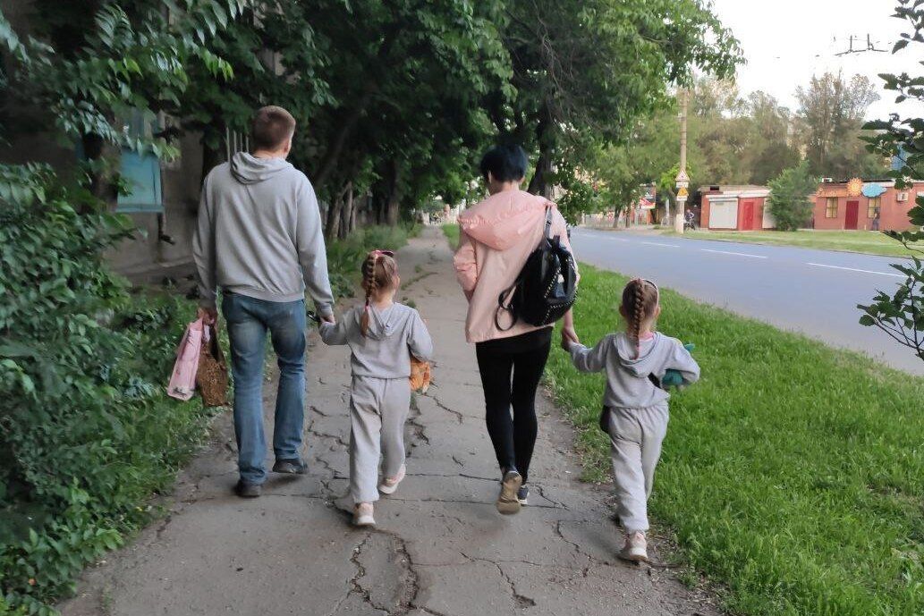 Чудовий сім’янин, гарний тато, дивовижний чоловік, – каже про нього дружина