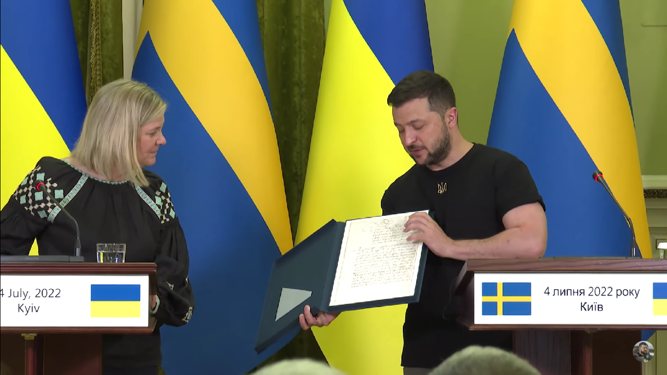 Андерссон подарувала Зеленському копію листа короля Швеції