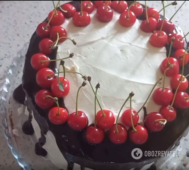 Простой шоколадный торт с вишней в собственном соку: вкуснее от ''Спартака''