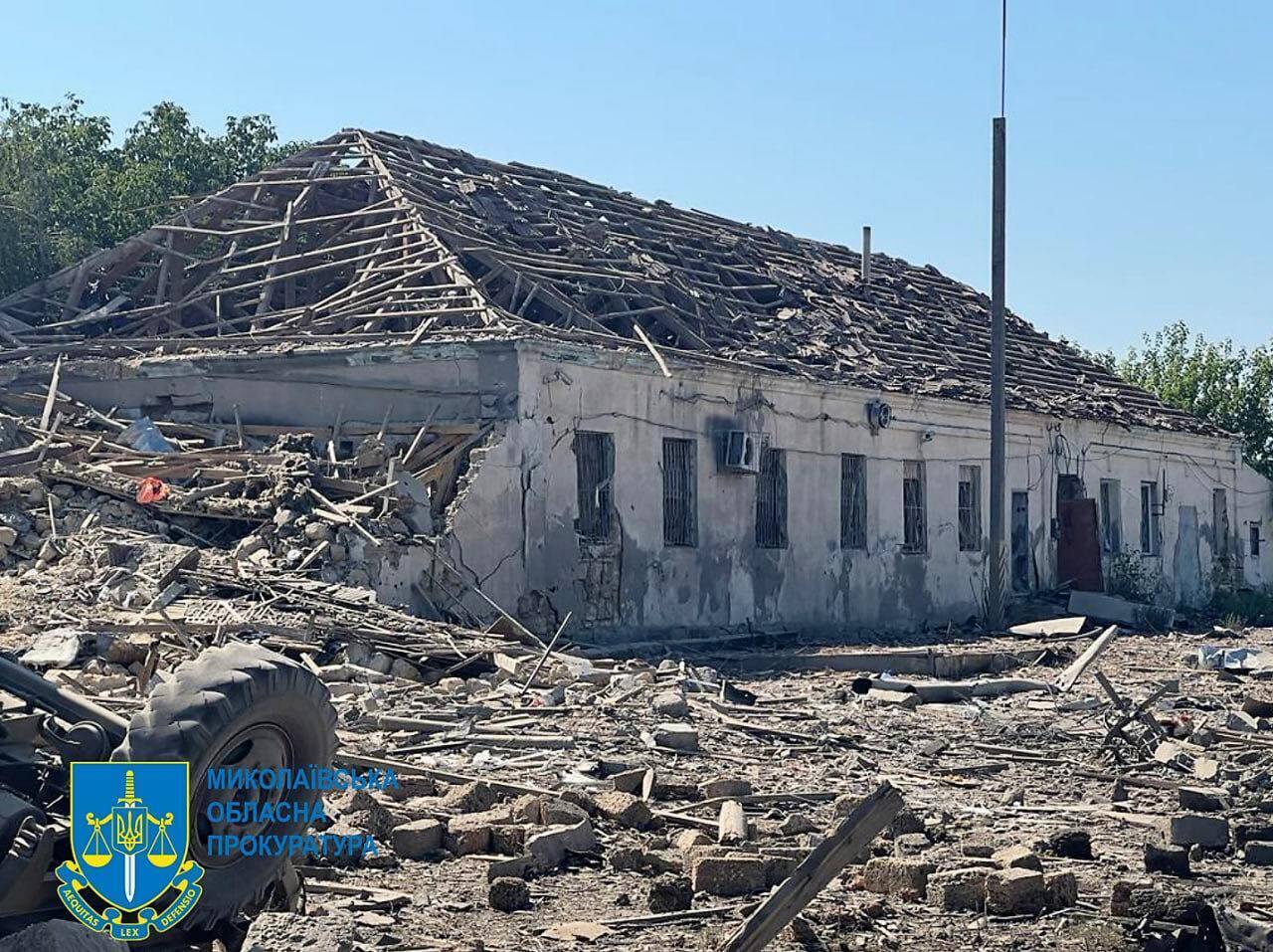 Россияне разгромили здание на Николаевщине