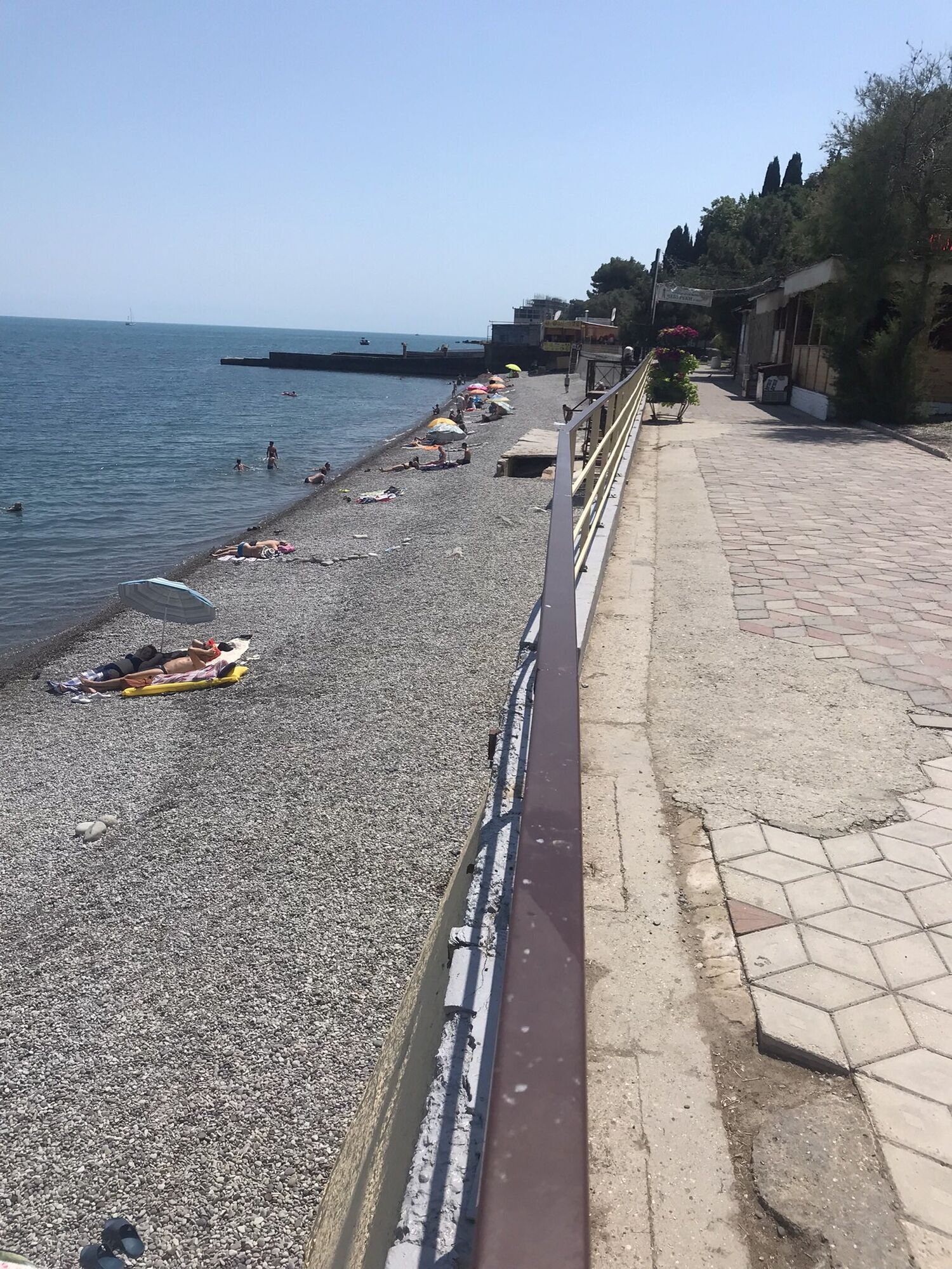 Пляжи в Крыму все пустеют
