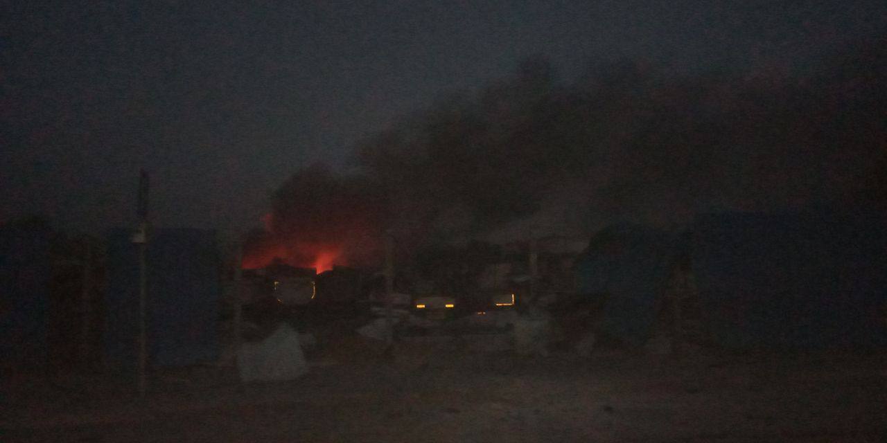 Пожежа на території автоцентру "Камаз-Центр" триває.