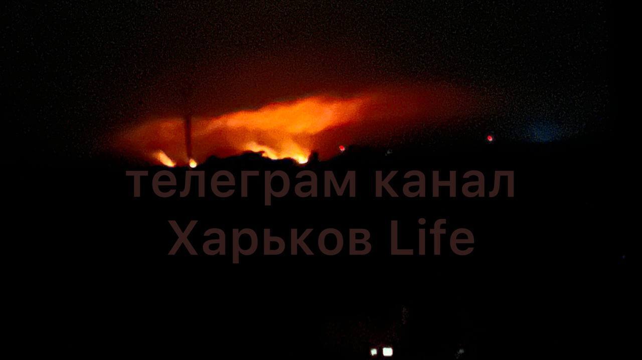 В Харькове начался масштабный пожар.