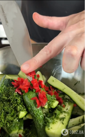 Як смачно замаринувати огірки, щоб вони були хрусткими: готуються дуже швидко