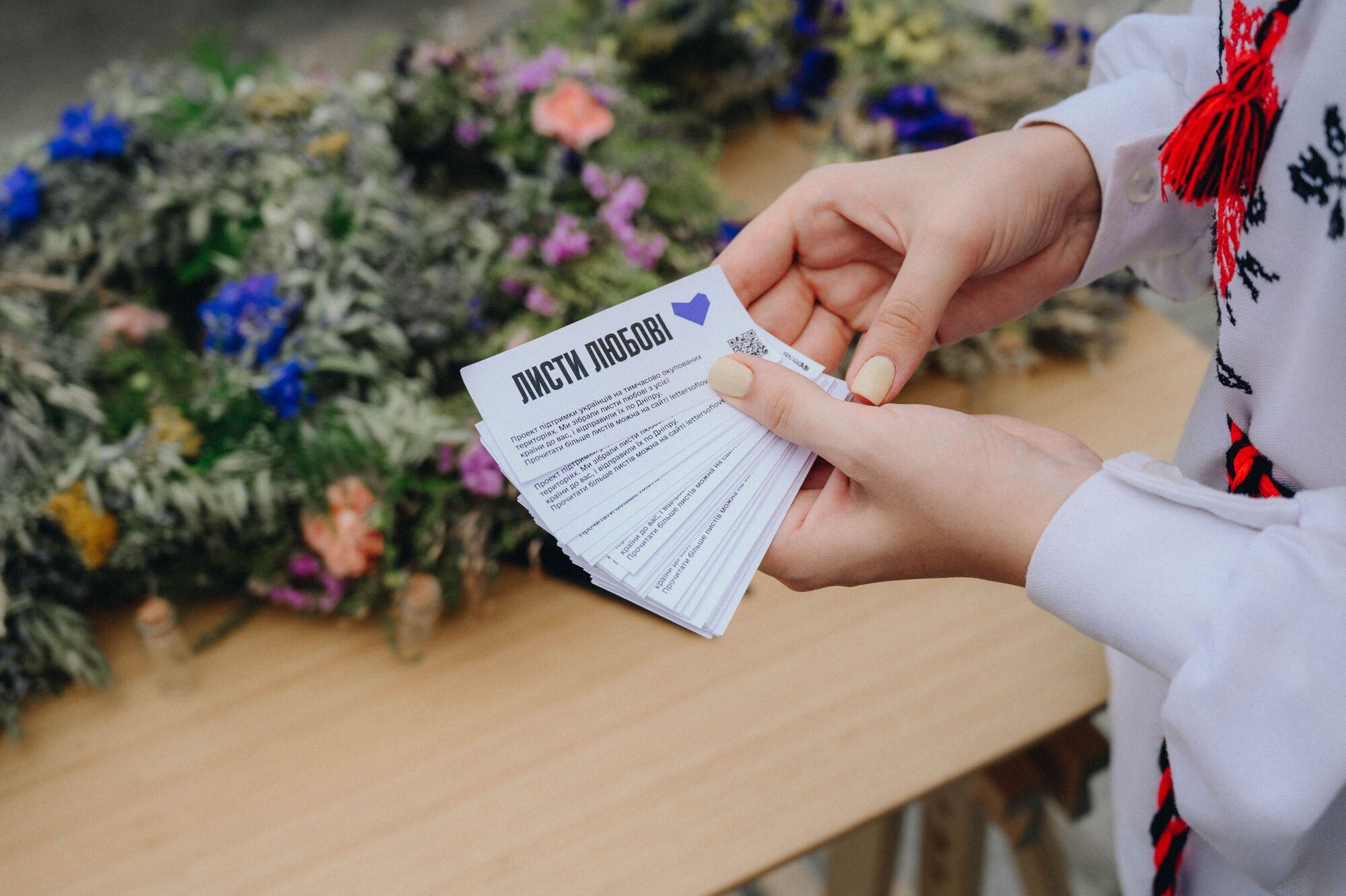 На Ивана Купала по Днепру запустили венки с "письмами любви" к жителям временно оккупированных территорий