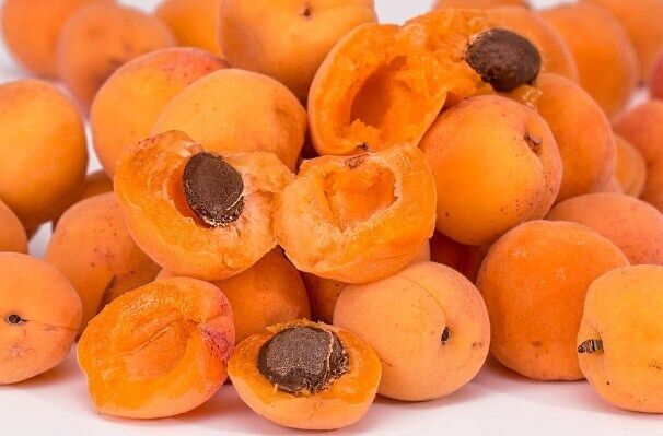 Стиглі абрикоси