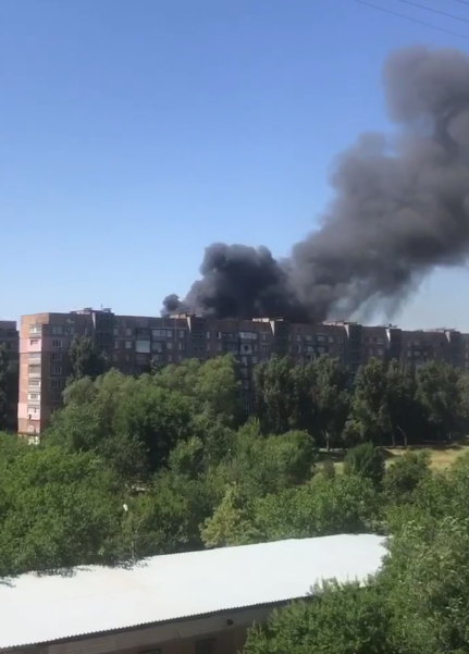 У Донецьку спалахнула пожежа.
