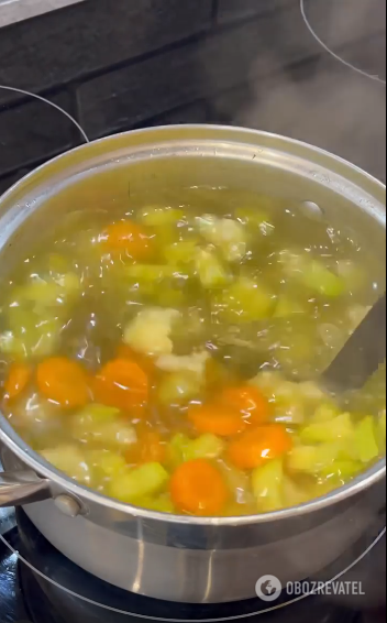 Как приготовить прозрачный суп с мясом: рецепт с сезонными овощами