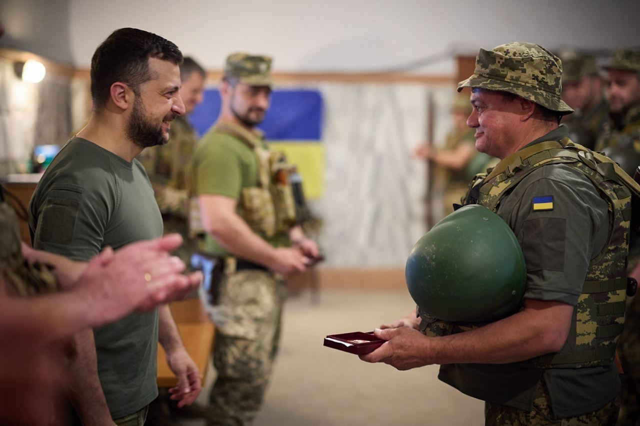 Зеленский наградил украинских воинов