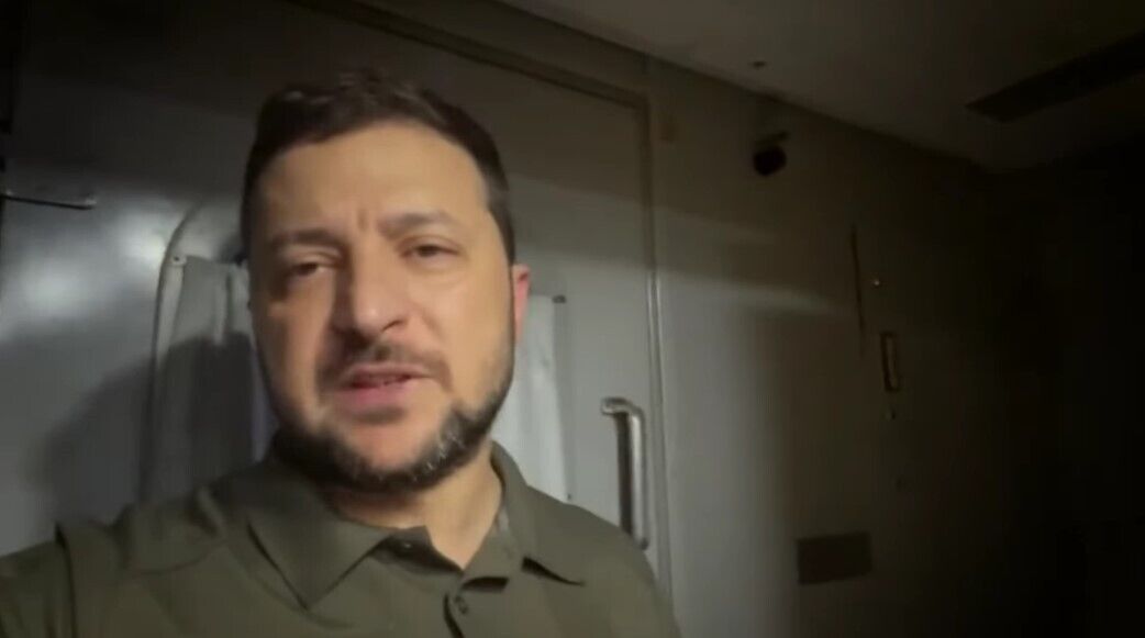 Зеленский записал видеообращение из поезда.