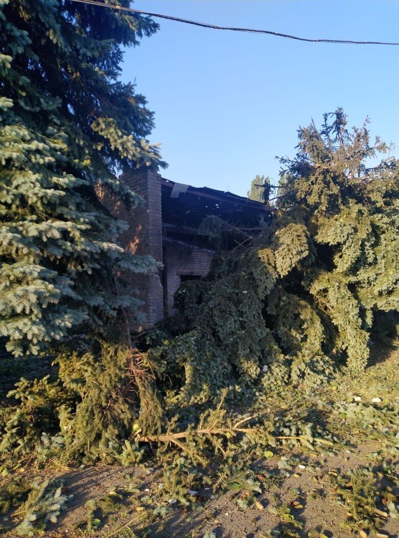 На Донеччині росіяни розбомбили лікарню, житлові будинки та дитячий майданчик