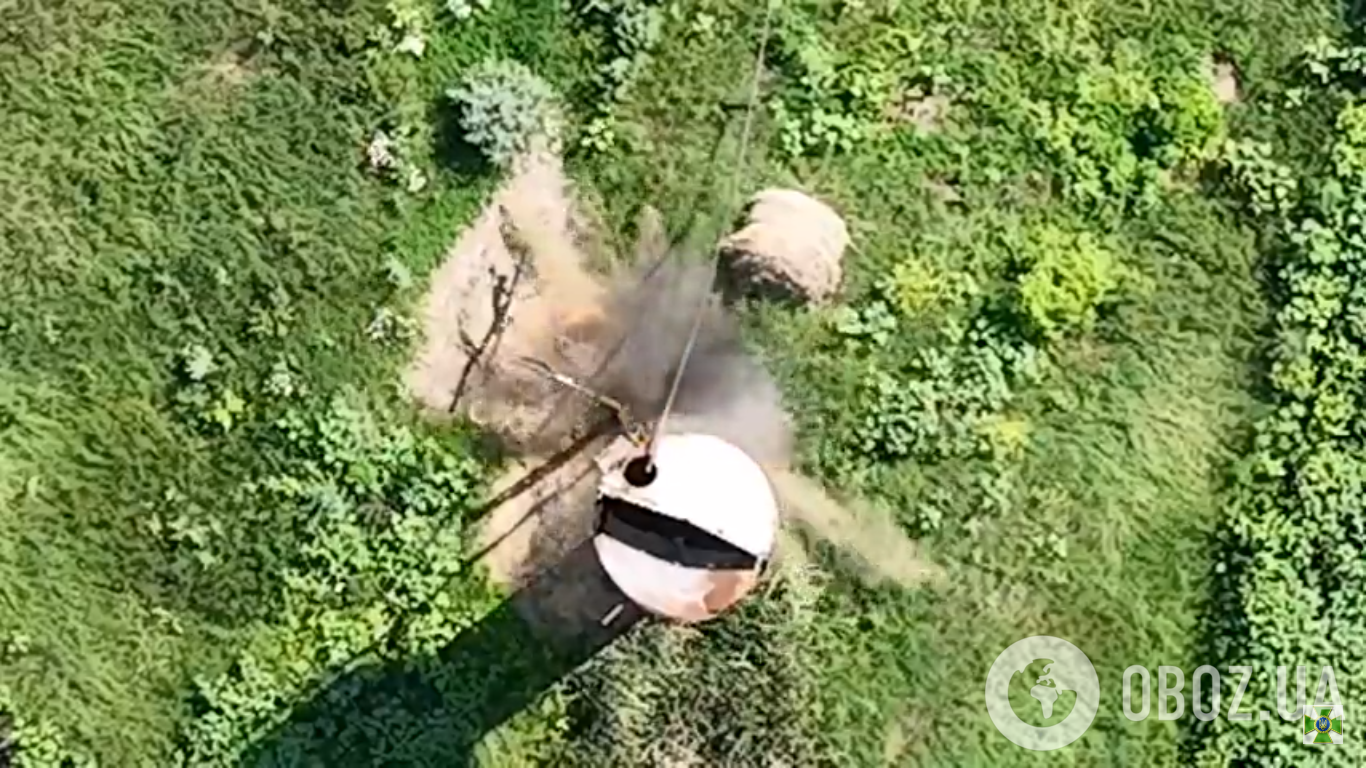 Українські прикордонники з дрона скинули росіянам на голови міни