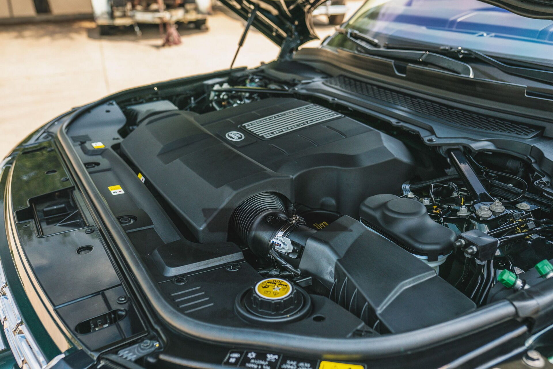 Range Rover оснащен 5-литровым компрессорным V8, который имеет в своем арсенале 558 л.с. и 681 Нм