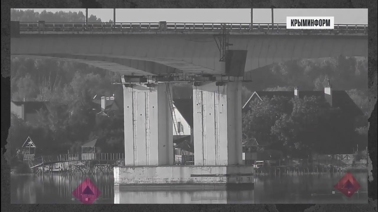 Оккупанты установили отражатели на Антоновском мосту