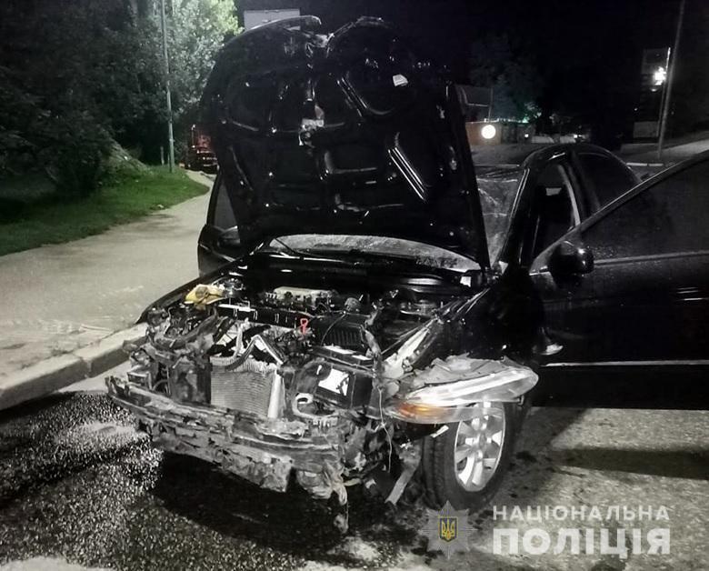 В Киеве пьяный сотрудник СТО угнал машину клиента и разбил ее, убегая от нацгвардейцев. Фото