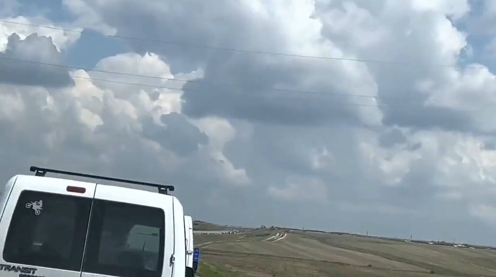 На дорогах Крыма образовалась длинная очередь из автомобилей