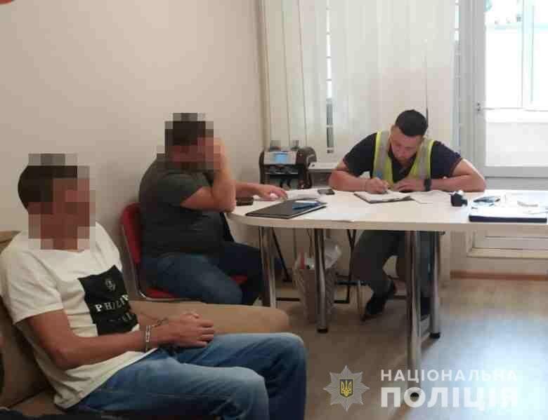 В Киеве мужчина по поддельным документам пытался продать чужую квартиру. Фото
