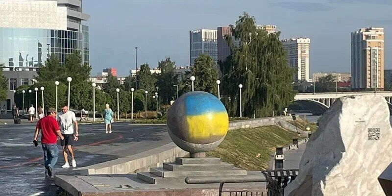 В российском Екатеринбурге заметили флаги Украины