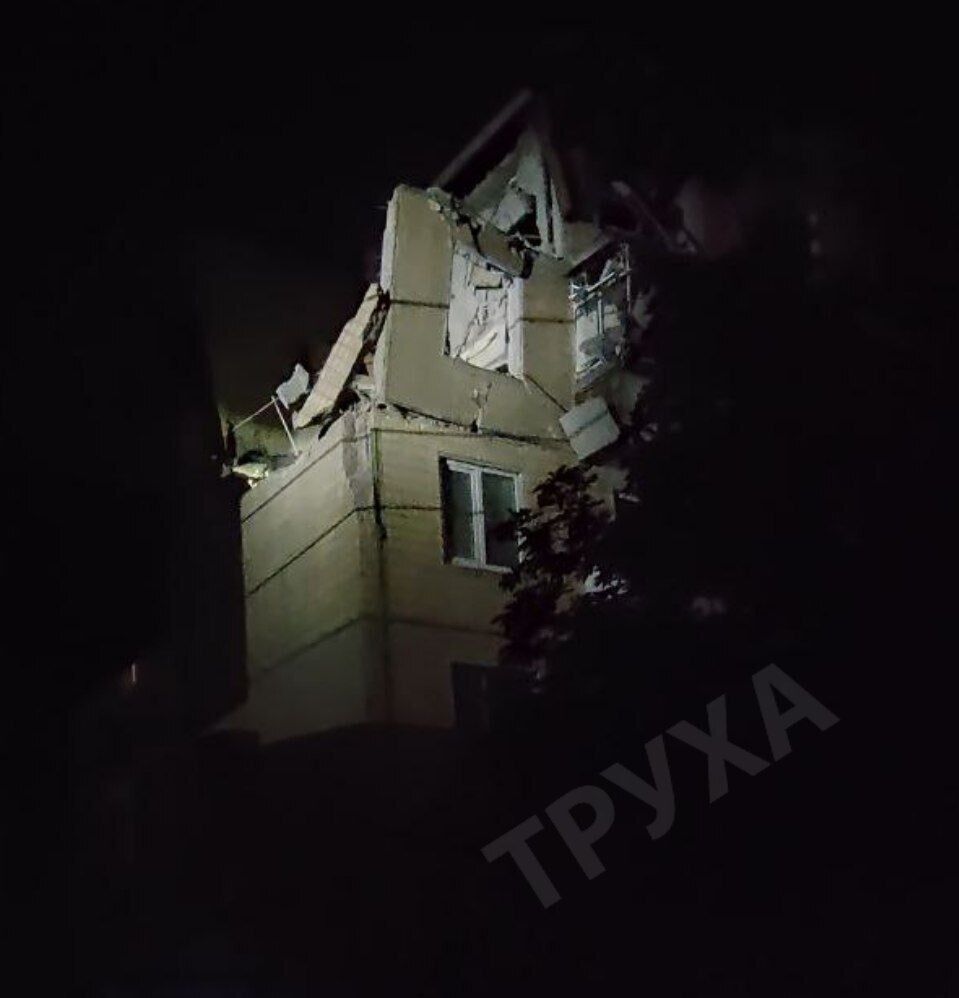 Війська РФ вдарили по Нікополю: фото та відео руйнувань після прильотів