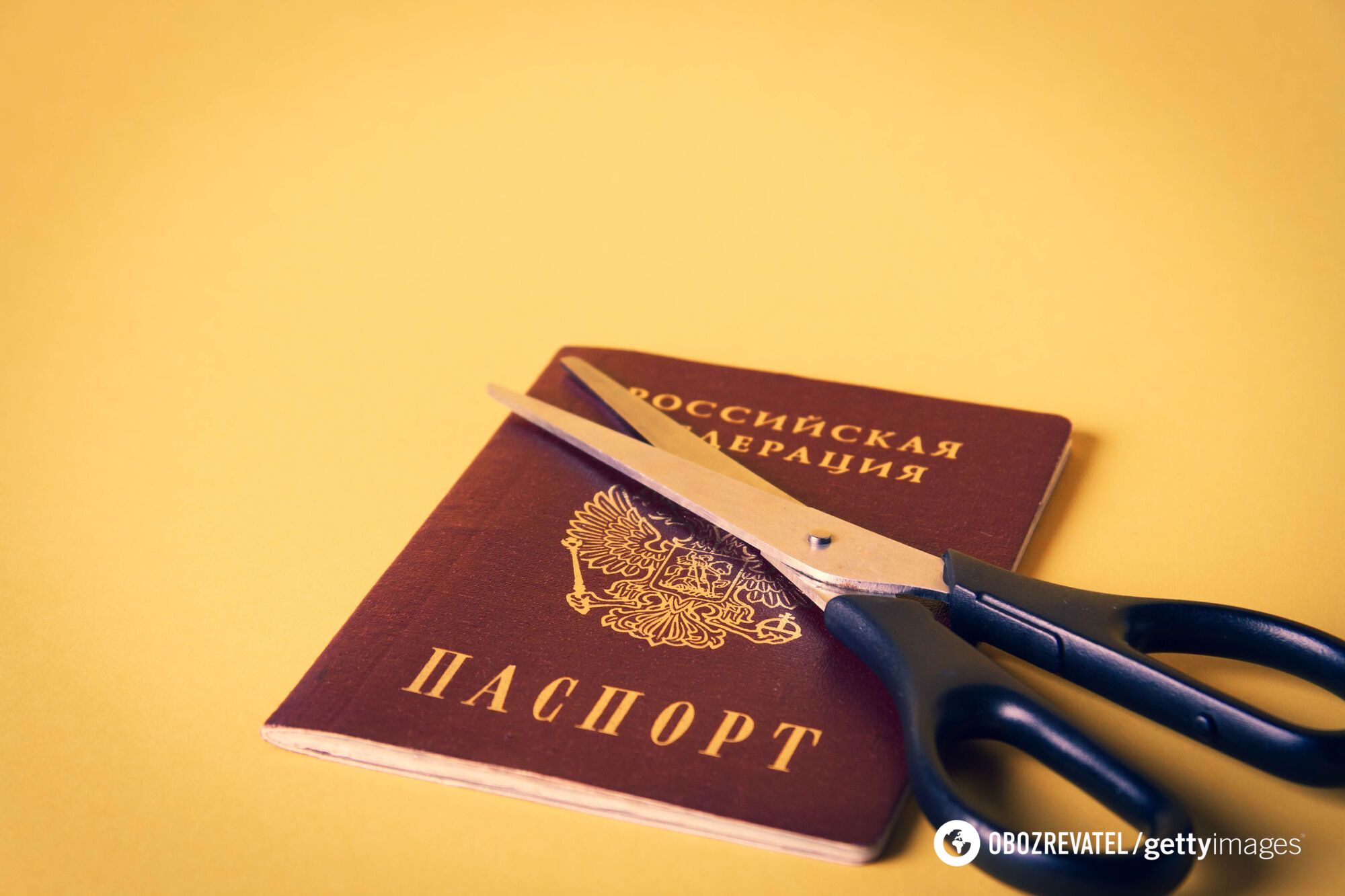 Отримання російського паспорта ускладнює процедуру повернення Батьківщину.