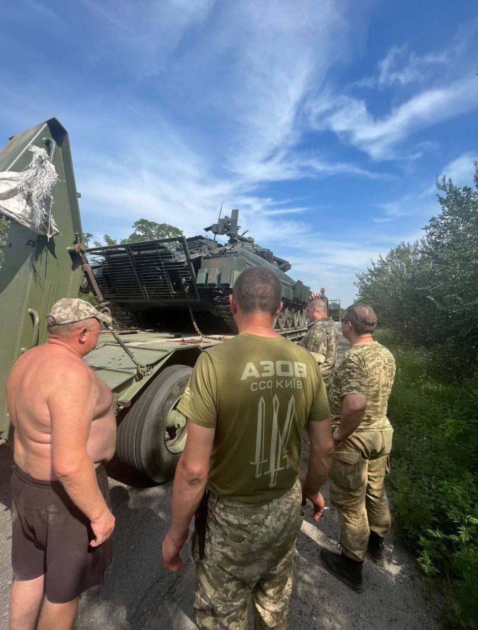 Украинские защитники пополнили свое вооружение трофейным танком