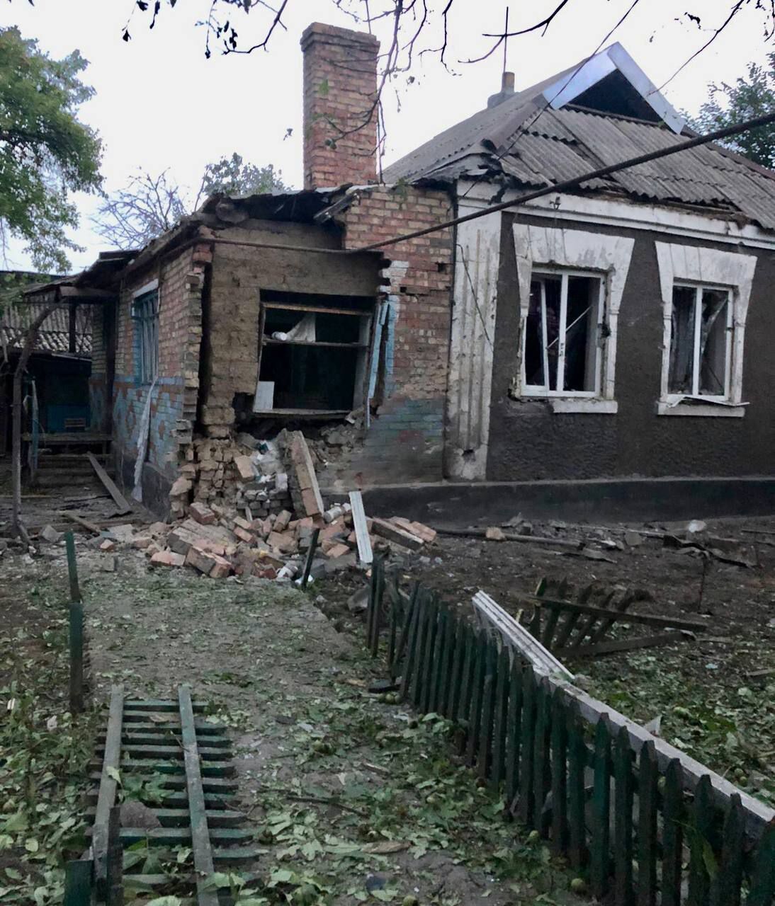 Приватний будинок після російського обстрілу