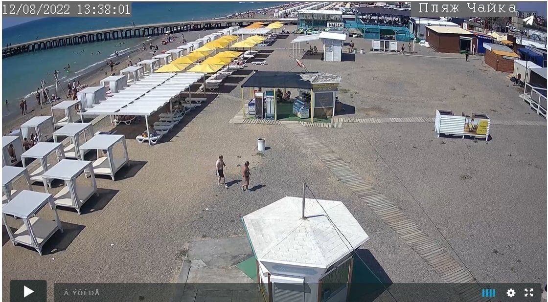 Знайди туриста: який вигляд мають пляжі в Саках та Новофедорівці після "бавовни". Відео з вебкамер