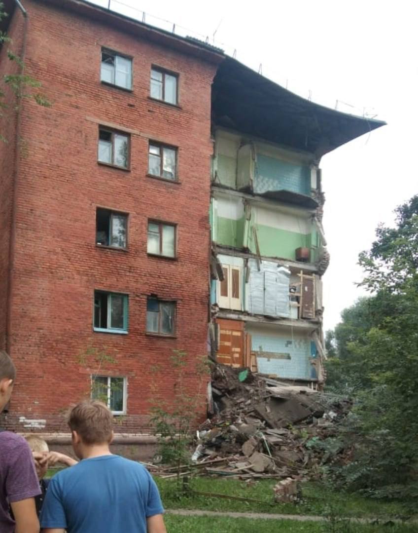 В Омске обрушился дом оккупанта, мать которого жаловалась на власть