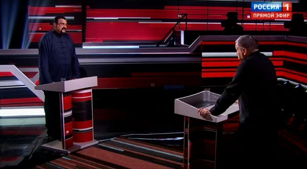 Стивен Сигал дал интервью Владимиру Соловьеву после возвращения с Донбасса.