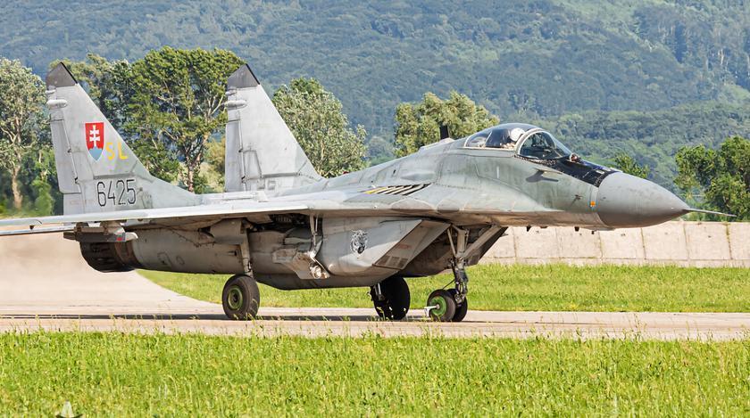 Словаччина завершила передачу 13 винищувачів МіГ-29 Україні