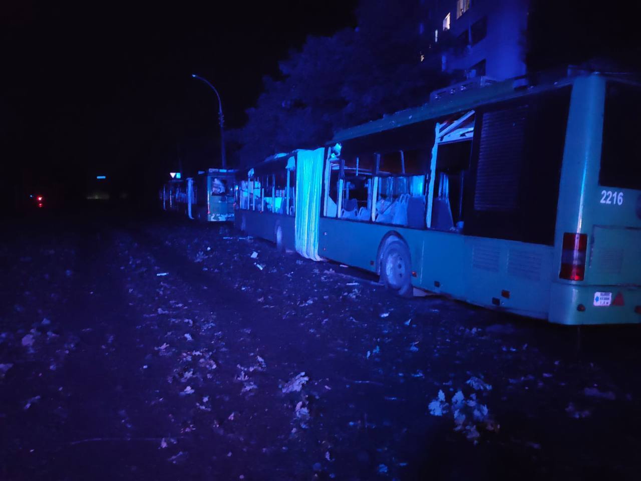 Наслідки російського обстрілу Харкова 13 серпня. Постраждали тролейбуси
