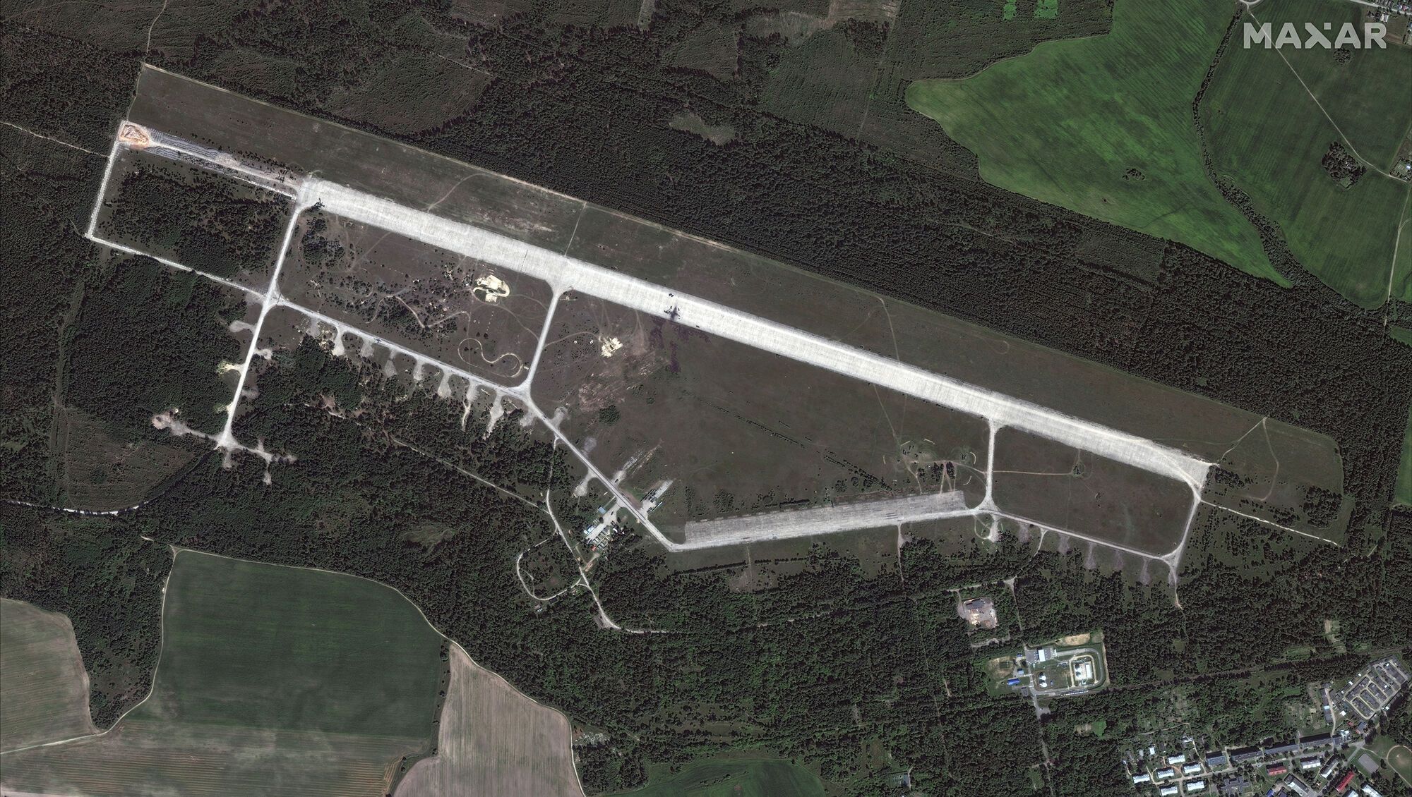 Білоруський аеродром ''Зябровка'' після вибухів