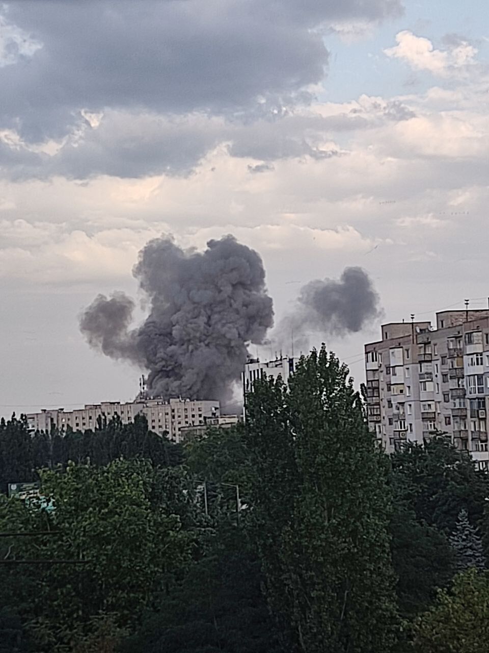 В Новой Каховке также наступил "судный день": сообщают о взрывах, над городом стоит дым