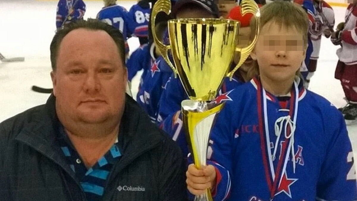 В России шайба убила хоккеиста. Момент трагедии попал на видео