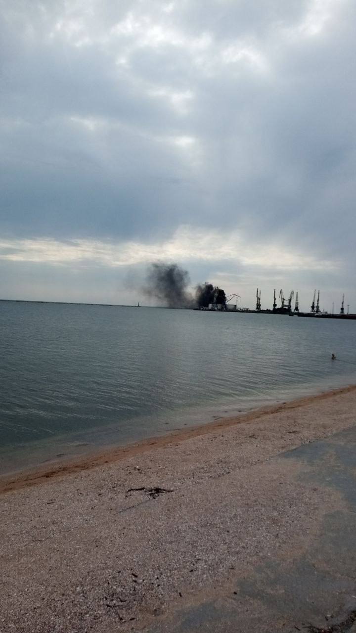 Повідомляється, що вибухало щось у порту