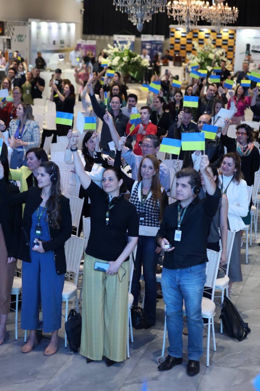 Колеги-стоматологи зі всього світу підтримали виступ Назарія гучними оплесками