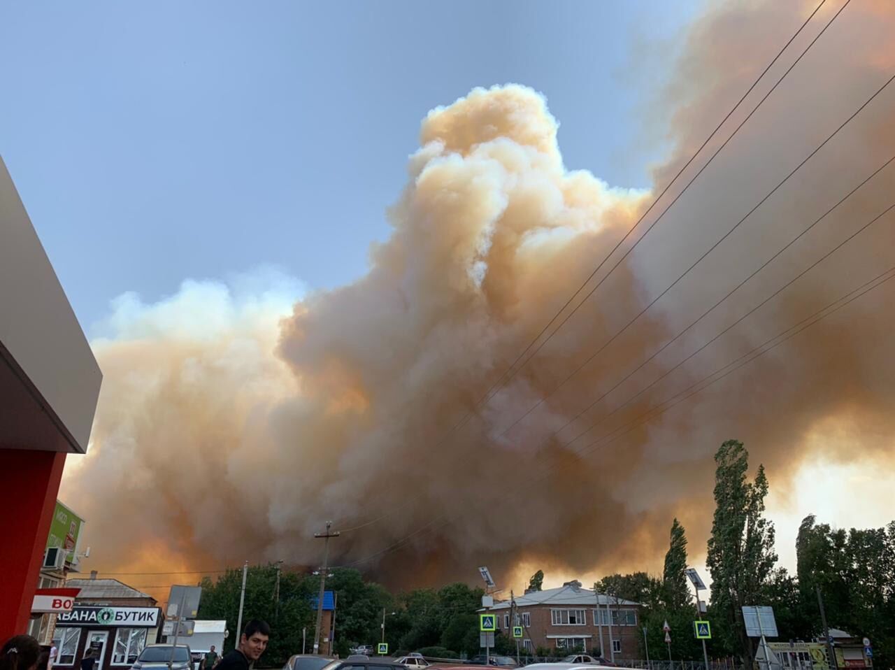 Поблизу міста Костянтинівськ Ростовської області Росії вирує масштабна степова пожежа