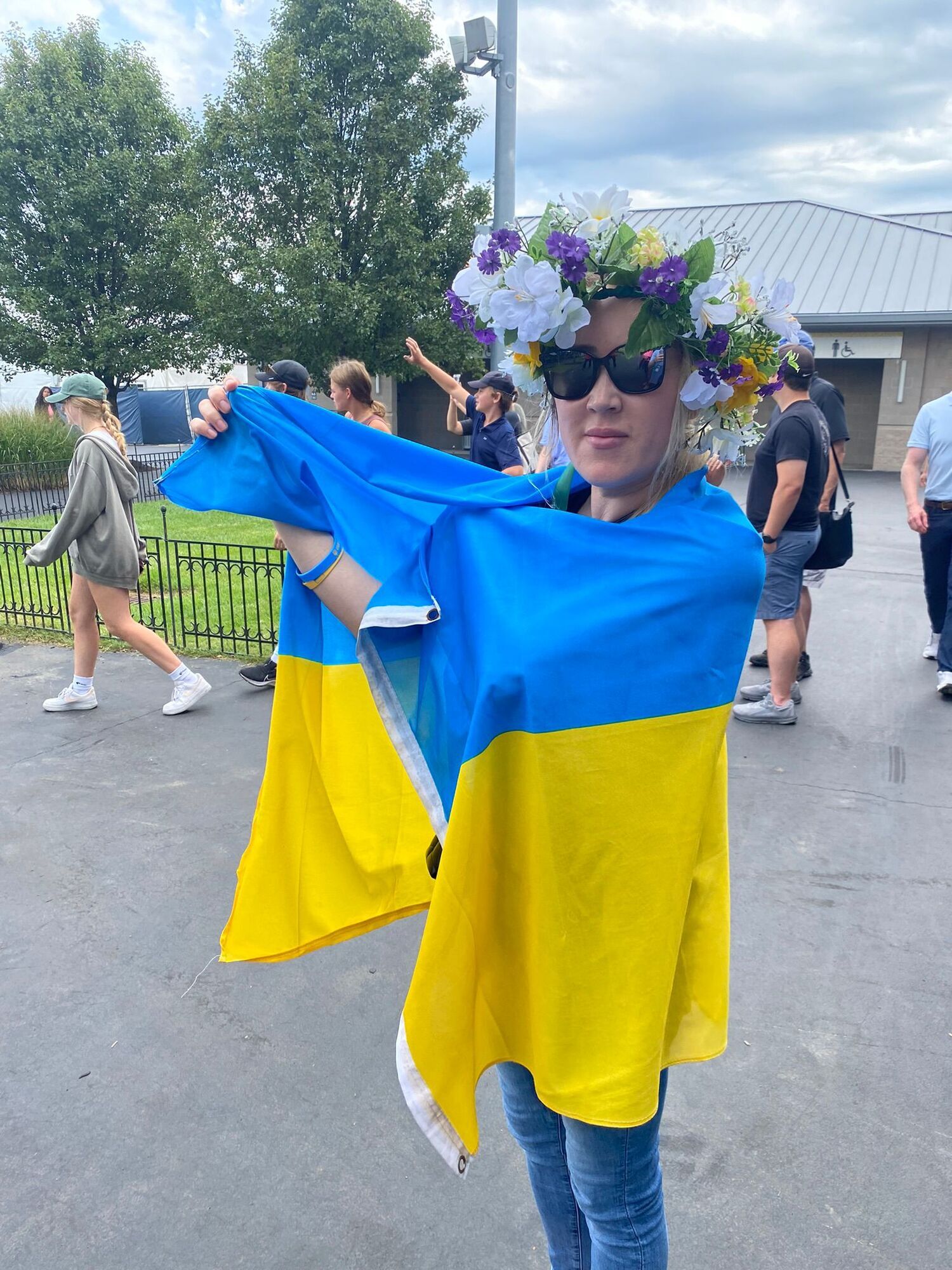 Вболівальницю через прапор України вигнали з турніру у США. Відеофакт