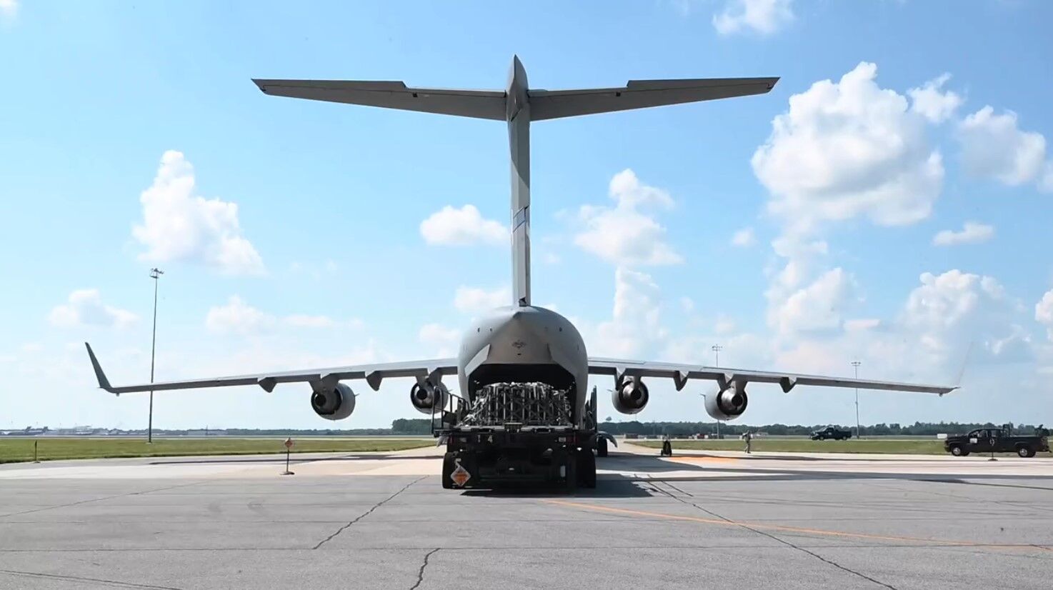 Вооружение будет доставлено военно-транспортным самолетом