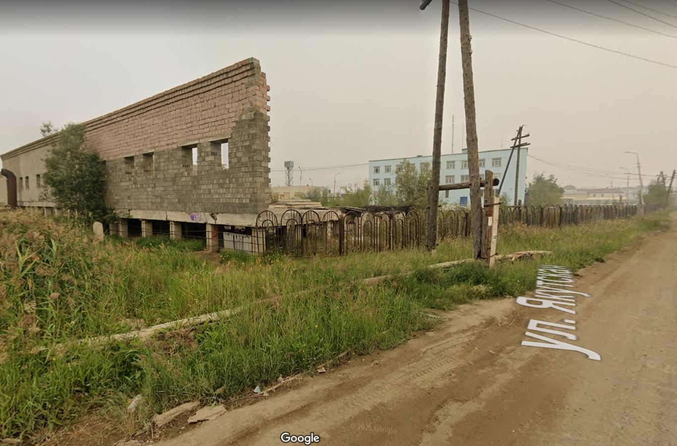 Разрушенное здание в Якутске