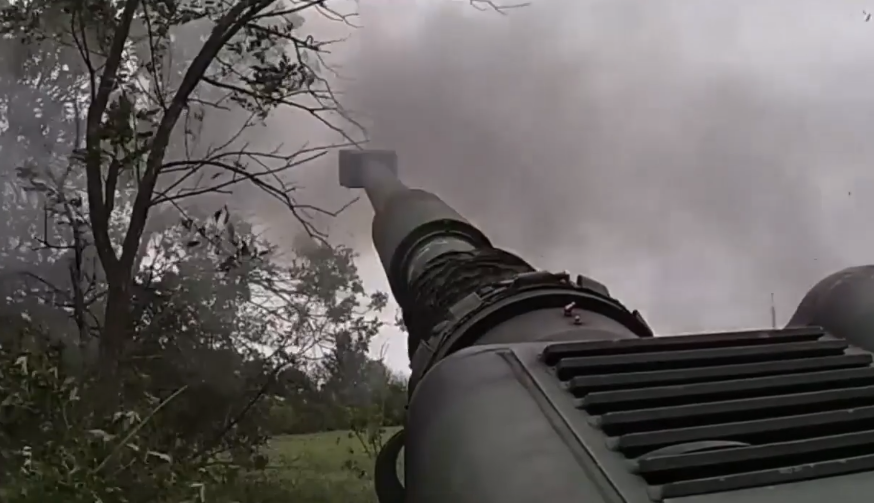 Шість пострілів за хвилину: як польська САУ AHS Krab допомагає ЗСУ нищити окупантів і їхню техніку на фронті. Відео  