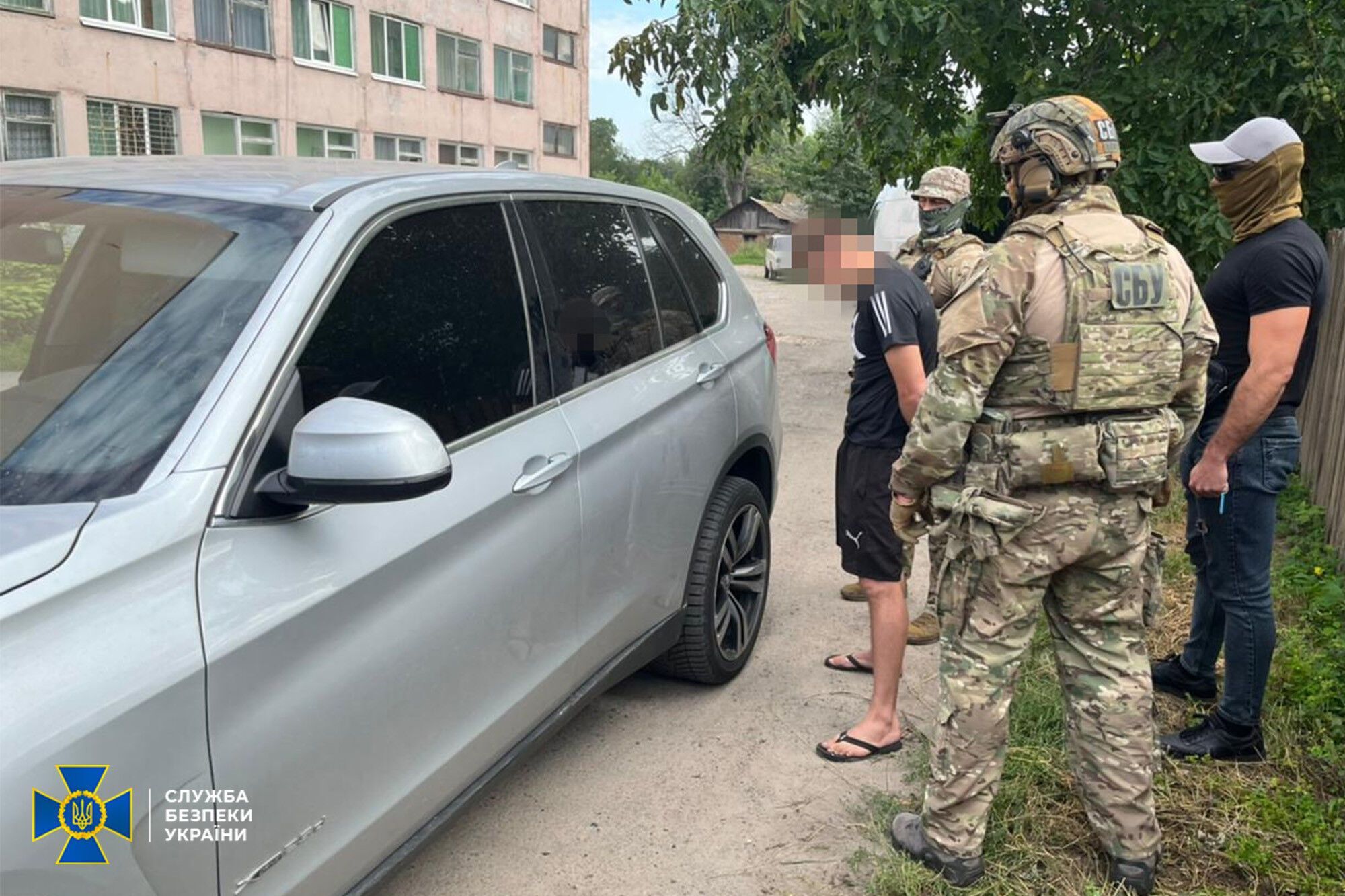 СБУ затримала агента РФ: "провів" майже 130 одиниць техніки окупантів до околиць Києва. Фото і відео